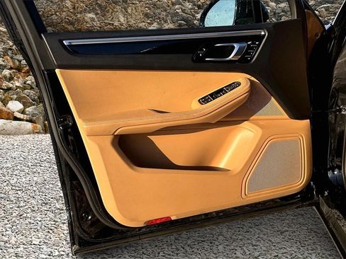 Used 2018 Porsche Macan image 20