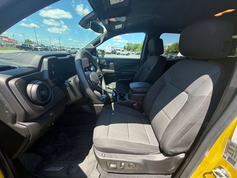 Used 2023 Chevrolet Colorado Trail Boss w/ Technology Package AWD/4WD image 2