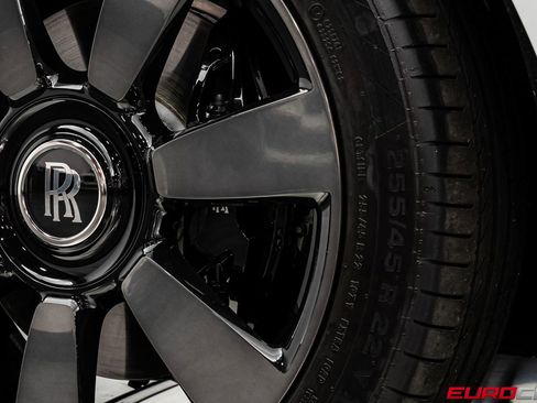 Used 2022 Rolls-Royce Cullinan w/ Cullinan Package image 22