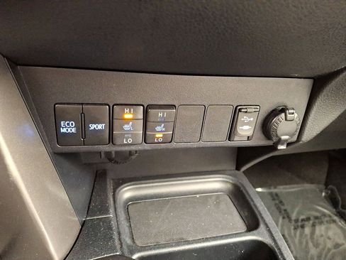 Used 2018 Toyota RAV4 XLE image 19