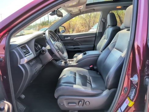 Used 2015 Toyota Highlander Limited Platinum AWD/4WD image 17