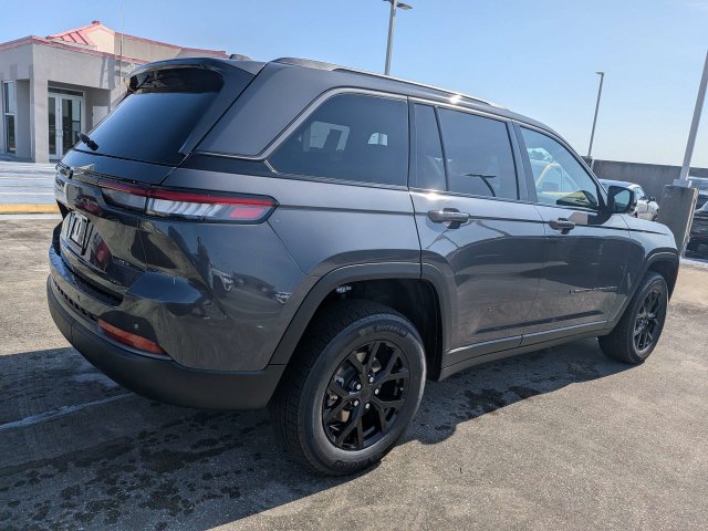 New 2026 Jeep Grand Cherokee Altitude RWD image 4