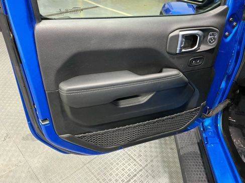 Used 2022 Jeep Wrangler Unlimited Sahara image 37