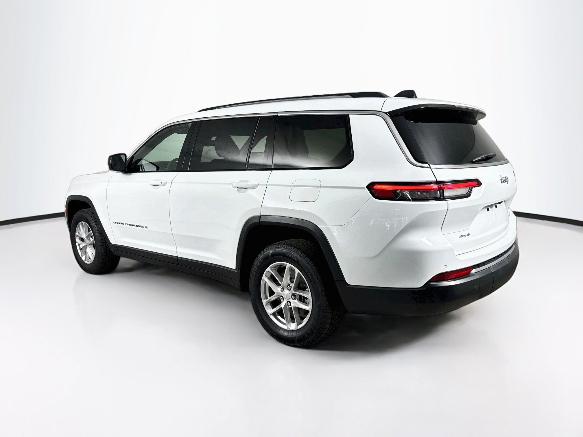 Used 2023 Jeep Grand Cherokee L Laredo AWD/4WD image 29
