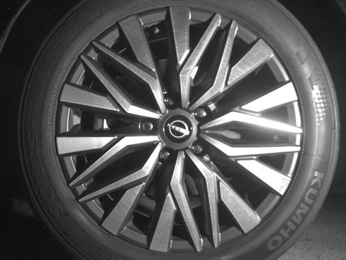 Used 2025 Nissan Altima 2.5 SV FWD image 12