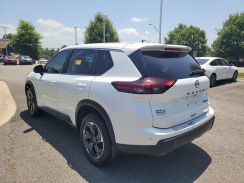 Used 2024 Nissan Rogue SV AWD/4WD image 5