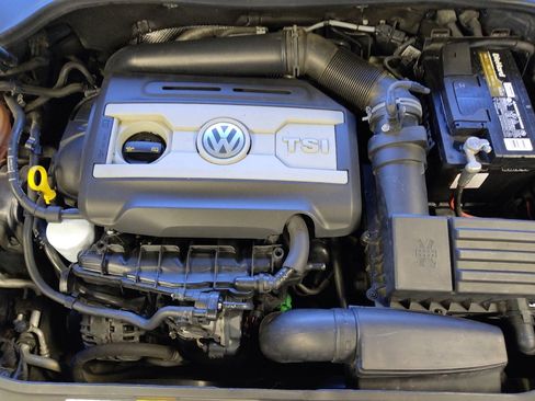 Used 2015 Volkswagen Eos Executive FWD image 30