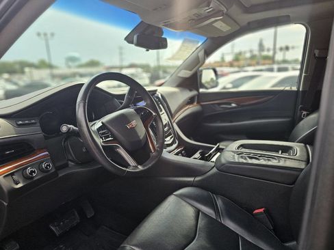 Used 2017 Cadillac Escalade Luxury image 35
