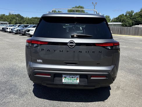 Used 2023 Nissan Pathfinder SL w/ SL Premium Package FWD image 4