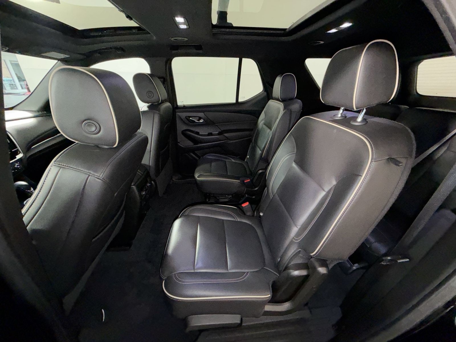 Used 2023 Chevrolet Traverse Premier FWD image 25