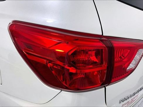 Used 2017 Nissan Pathfinder SL FWD image 32