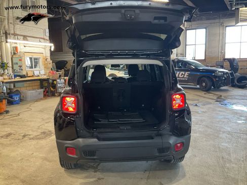 Used 2019 Jeep Renegade Latitude w/ Cold Weather Group image 19
