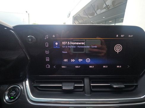Used 2024 Chevrolet Trax ACTIV w/ Sunroof Package FWD image 20