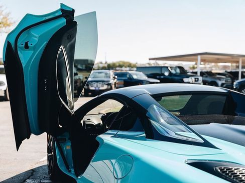 Used 2025 McLaren Artura Spider image 15