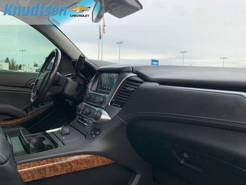 Used 2020 Chevrolet Suburban Premier image 18