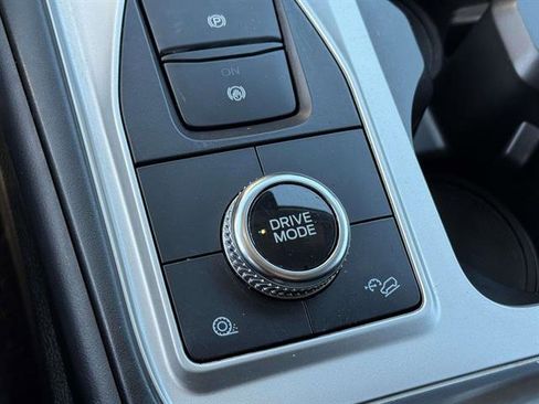 Used 2022 Ford Explorer XLT image 56