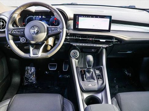 Used 2025 Alfa Romeo Tonale w/ Premium Package image 23