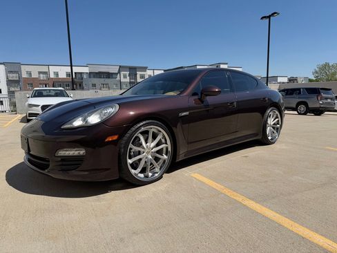 Used 2012 Porsche Panamera image 2
