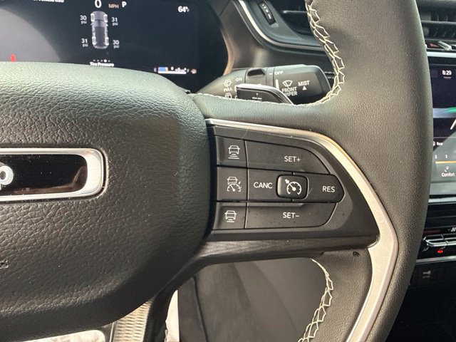 Used 2025 Jeep Grand Cherokee Laredo AWD/4WD image 13