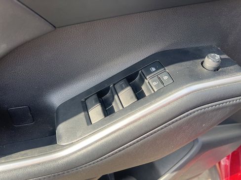 Used 2022 Toyota Highlander XLE image 12