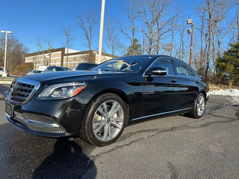 Used 2019 Mercedes-Benz S 560 4MATIC Sedan w/ Premium Package image 3