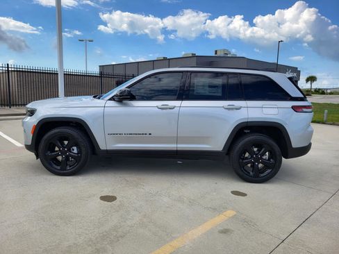 New 2025 Jeep Grand Cherokee Limited w/ Black Appearance Package image 2