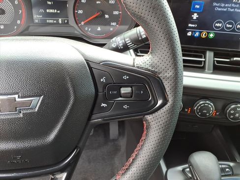 Used 2024 Chevrolet Trax RS w/ Sunroof Package image 22