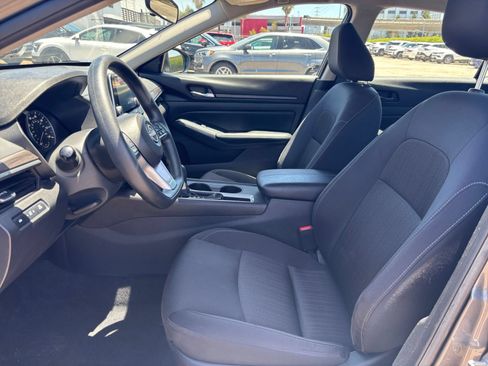 Used 2025 Nissan Altima 2.5 SV FWD image 26