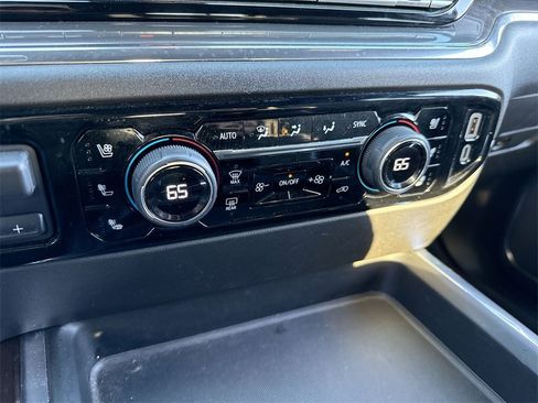 Used 2024 Chevrolet Silverado 3500 High Country w/ Technology Package image 19