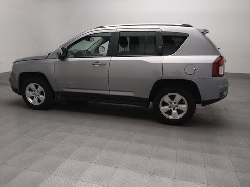 Used 2016 Jeep Compass Latitude image 3