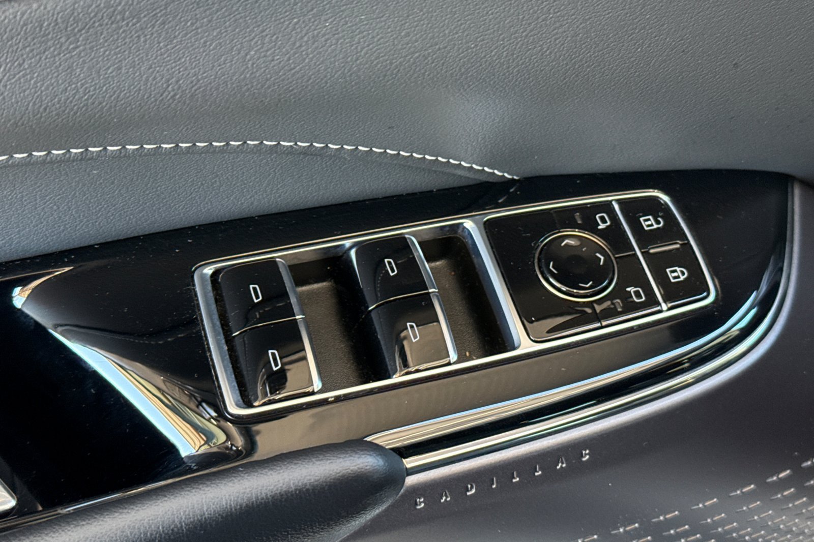 Used 2024 Cadillac Lyriq Tech AWD/4WD image 18