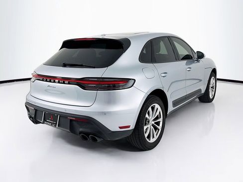 Certified 2025 Porsche Macan image 9
