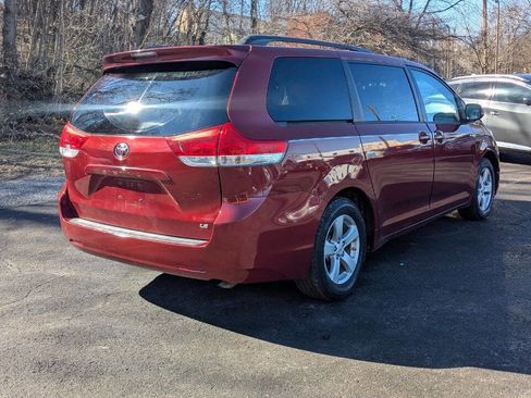 Used 2011 Toyota Sienna LE w/ Towing Pkg image 10