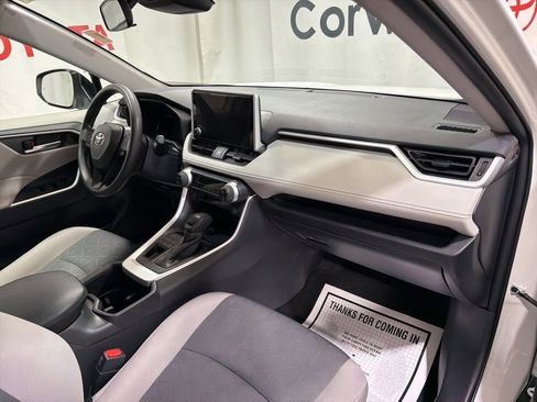 Used 2025 Toyota RAV4 XLE AWD/4WD image 13