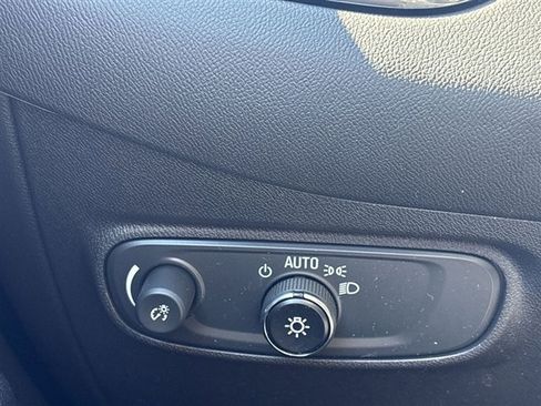 Used 2023 Chevrolet Equinox LT image 17