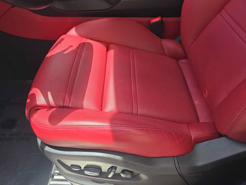 Used 2022 Porsche Cayenne AWD/4WD image 15