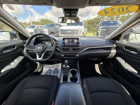 Used 2024 Nissan Altima 2.5 SV image 11