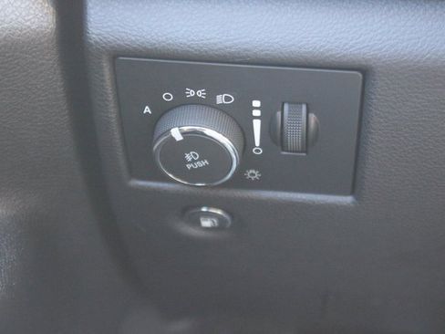 Used 2022 Jeep Grand Cherokee Laredo X image 18