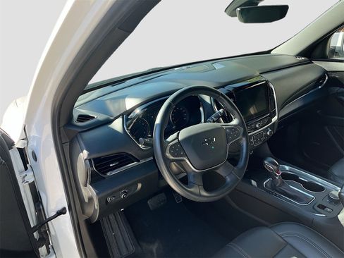 Used 2022 Chevrolet Traverse RS image 9