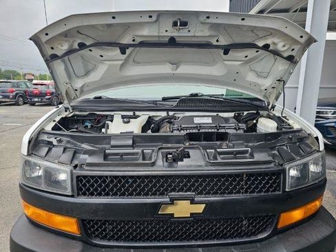 Used 2018 Chevrolet Express 2500 w/ Driver Convenience Package RWD image 24