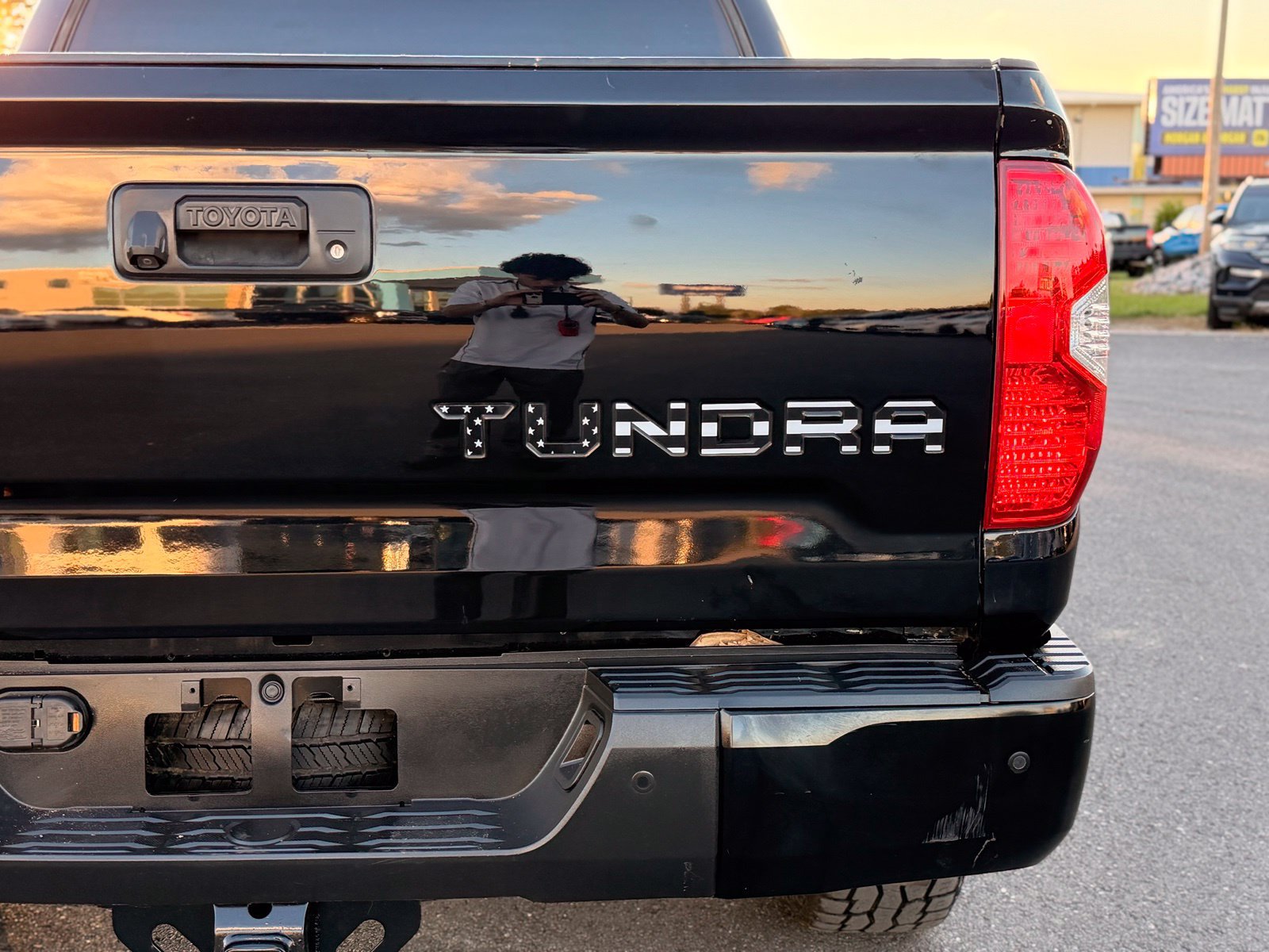 Used 2014 Toyota Tundra Limited w/ Limited Premium Package AWD/4WD image 13