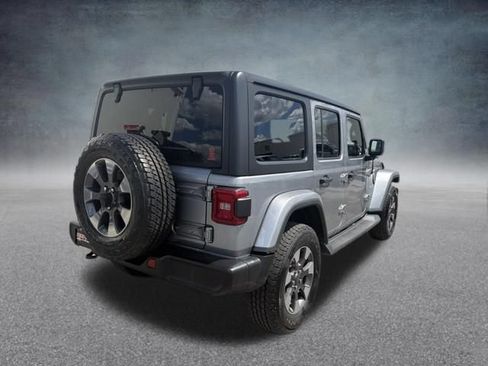Used 2018 Jeep Wrangler Unlimited Sahara AWD/4WD image 7