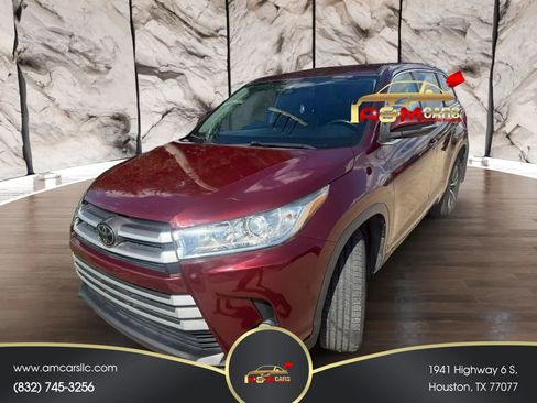 Used 2017 Toyota Highlander Plus FWD image 1