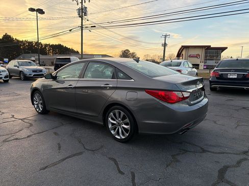 Used 2011 Hyundai Sonata SE w/ Navigation & Sunroof Pkg 4 image 3