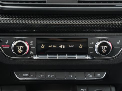 Certified 2025 Audi SQ5 Premium Plus image 12