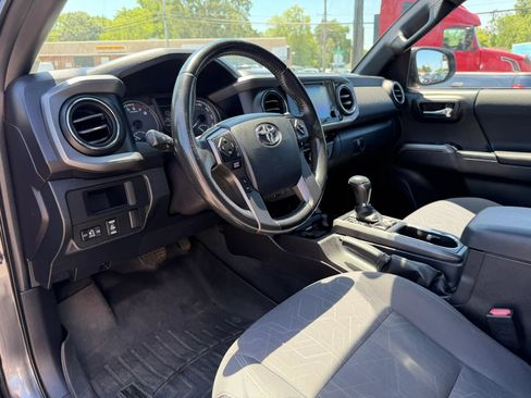 Used 2016 Toyota Tacoma TRD Sport w/ Premium & Technology Package AWD/4WD image 16