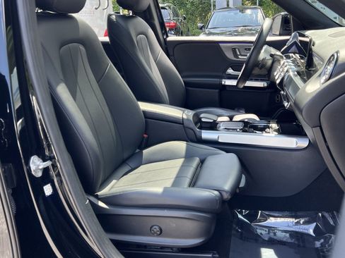Used 2021 Mercedes-Benz GLB 250 image 34