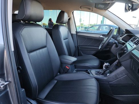 Used 2024 Volkswagen Tiguan SE image 15