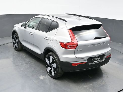 Used 2023 Volvo XC40 Recharge Ultimate image 29