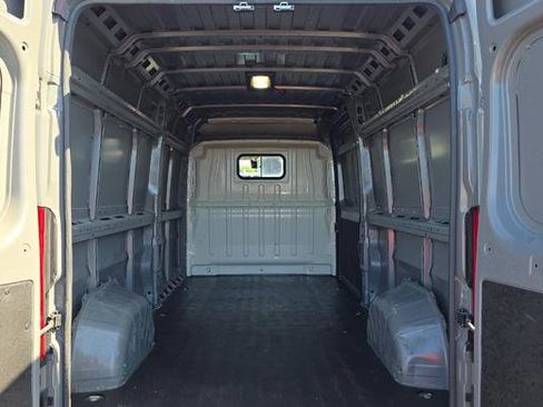 Used 2025 RAM ProMaster 2500 w/ Convenience Group FWD image 8